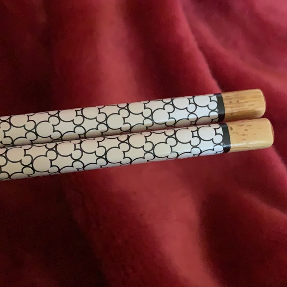 Disney Mickey Mouse & Minnie Mouse Ramen Bowl & Chopsticks Christmas - Picture 5 of 6